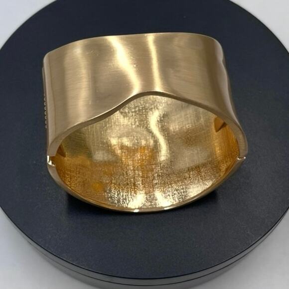 BESQU Matte Gold Women Fashion Chunky Hammered Irregular Wrist Cuff Bracelet - Picture 8 of 8